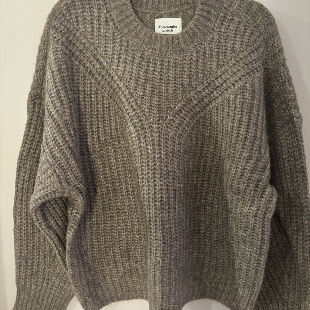 Abercrombie & Fitch Men's Grey Sweater